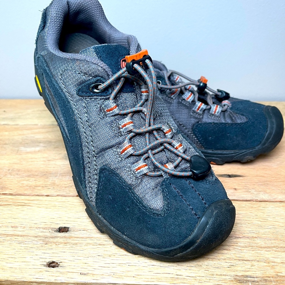 KEEN Boys Youth Navy Blue Waterproof Low Hiking Shoes Size 4